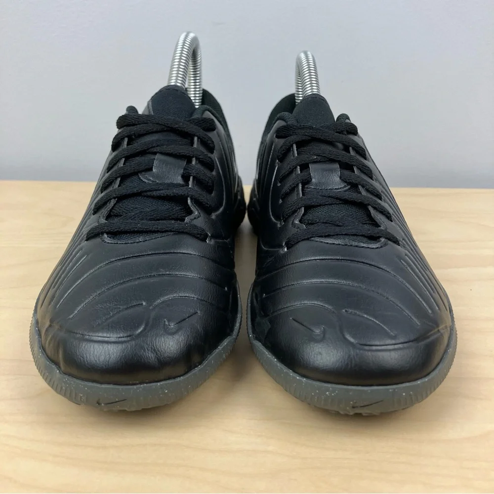 Nike Kids Size 5Y Jr. Tiempo Legend 10 Club Indoor Soccer Shoes Black